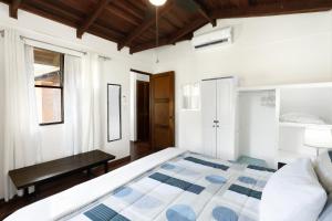 Кровать или кровати в номере Angels Sol Villa Hermosa 2b2b European Villa