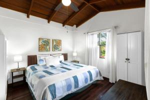 Кровать или кровати в номере Angels Sol Villa Hermosa 2b2b European Villa