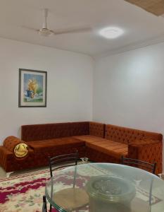 a living room with a couch and a glass table at شالية بقرية بوريفاج 1 in Sarābiyūm