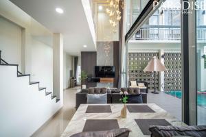 Χώρος καθιστικού στο Private Pool Villa 5 Bedroom - La Lune Pool Villa Chiang Mai