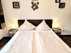 Postel nebo postele na pokoji v ubytování Apartments Fasl