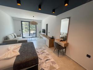 a bedroom with a bed and a desk and a mirror at Apartaments Queen in Ulcinj