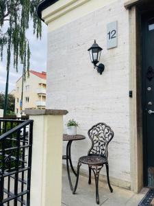 a table and a chair on a patio at Villa i Fridhem centralt i Malmö in Malmö +63 photos