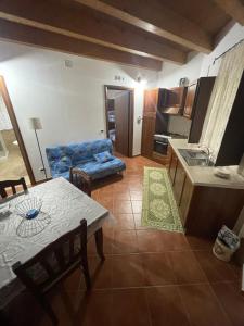 Kuchyň nebo kuchyňský kout v ubytování Casa di nonno Agostino