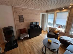 a living room with a couch and a tv at Leilighet på Tyinkrysset in Tyinkrysset