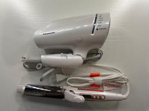 a hair dryer and a hair dryer and a hair dryer at LeLien Nakasu in Fukuoka