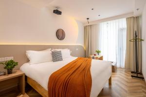 Suzhou Zhouzhuang Slowlife River View lnn客房内的一张或多张床位