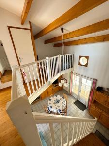 an overhead view of a room with a table and stairs at Les aigrettes in Saint-Pierre-dʼOléron