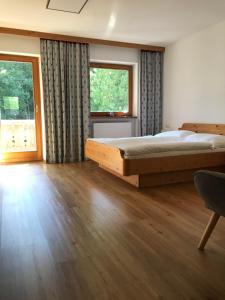 Postel nebo postele na pokoji v ubytování Appartement Ginzling Haus Eder