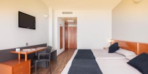 Ένα ή περισσότερα κρεβάτια σε δωμάτιο στο Hotel RH Vinaros Playa & Spa 4* Sup