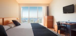 Postel nebo postele na pokoji v ubytování Hotel RH Vinaros Playa & Spa 4* Sup