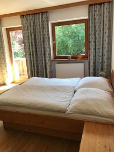 Postel nebo postele na pokoji v ubytování Appartement Ginzling Haus Eder
