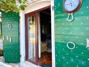 Fotografie z fotogalerie ubytování House with a pier v destinaci Donji Morinj