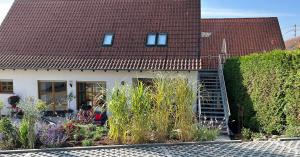 a house with a garden in front of it at Winzerlodge, Wohnung Hatzelberg in Gleiszellen-Gleishorbach
