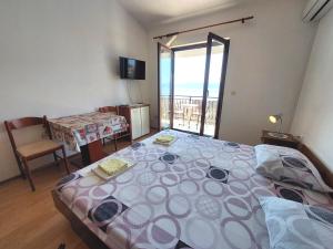 Postel nebo postele na pokoji v ubytování Apartmani Korljan