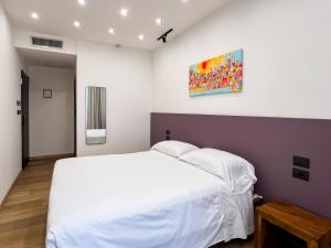 Postel nebo postele na pokoji v ubytování Hotel La Superba + 37 fotografií