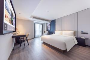 Postel nebo postele na pokoji v ubytování Atour Hotel Changsha Wanjiali Middle Road Gaoqiao North