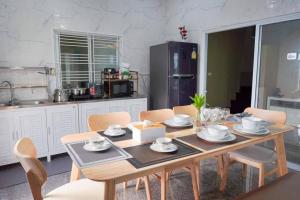 Η κουζίνα ή μικρή κουζίνα στο 365Poolvilla Songkhla +36 φωτογραφίες