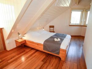 Giường trong phòng chung tại Uilen