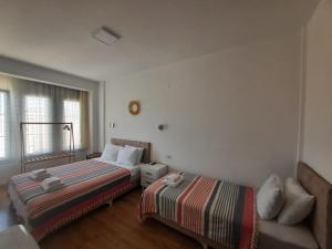 A bed or beds in a room at Adil Pansiyon