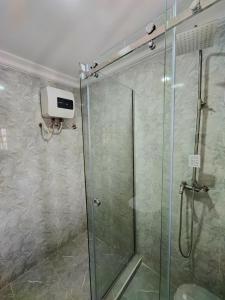 Kúpeľňa v ubytovaní Lekki City View Apartment