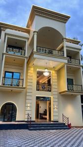 Balkón nebo terasa v ubytování Sudeeksha Residency, Luxury Hotel with affordable price