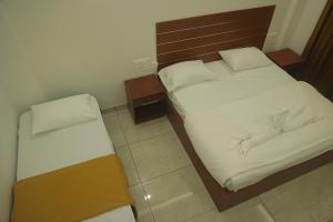 Postel nebo postele na pokoji v ubytování Sudeeksha Residency, Luxury Hotel with affordable price