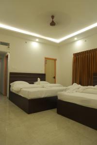Postel nebo postele na pokoji v ubytování Sudeeksha Residency, Luxury Hotel with affordable price
