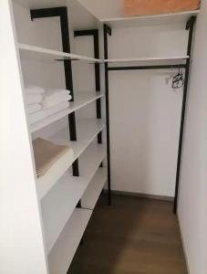 Palanda nebo palandy na pokoji v ubytování Ante