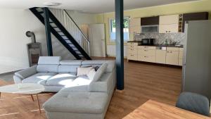 a living room with a couch and a kitchen at Ferienhaus Weisdin in Weisdin