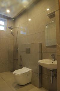 Koupelna v ubytování Sudeeksha Residency, Luxury Hotel with affordable price
