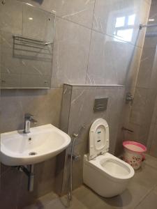 Koupelna v ubytování Sudeeksha Residency, Luxury Hotel with affordable price
