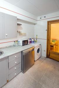Kuchyň nebo kuchyňský kout v ubytování L'Hostalet GuestHouse