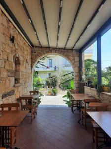 A restaurant or other place to eat at Adil Pansiyon