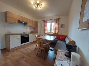 Kuchyň nebo kuchyňský kout v ubytování Ferienappartment Hölzl