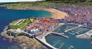 an aerial view of a city and a harbor at CimaVilla Rooms in Gijón