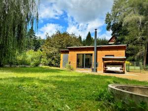 Aed väljaspool majutusasutust Chillzóna u Medojeda