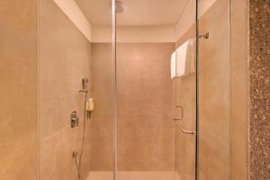 A bathroom at Lemon Tree Resort, Somnath