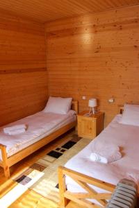 LogInn Cabins客房内的一张或多张床位