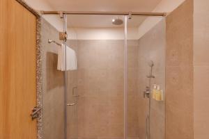 A bathroom at Lemon Tree Resort, Somnath
