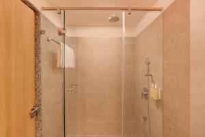 A bathroom at Lemon Tree Resort, Somnath