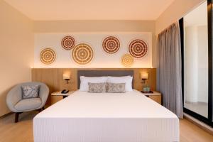 A bed or beds in a room at Lemon Tree Resort, Somnath
