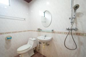 Koupelna v ubytování Bukit Mertajam Big Bungalow 15pax with BBQ KTV Snooker + 25 fotografií