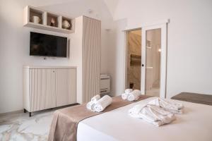 Postel nebo postele na pokoji v ubytování La Bella Ostuni Suites