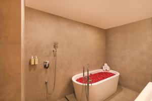 A bathroom at Lemon Tree Resort, Somnath