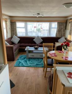 Χώρος καθιστικού στο Lovley 3 bedroom Static Caravan in Clarach Bay