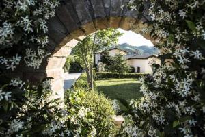 A garden outside Agriturismo Colle Mura
