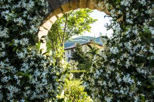 A garden outside Agriturismo Colle Mura