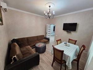 Μια τηλεόραση ή/και κέντρο ψυχαγωγίας στο Small vip villa