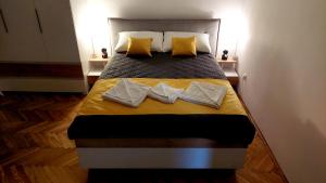 Ένα ή περισσότερα κρεβάτια σε δωμάτιο στο DiV Apartman Jagodina